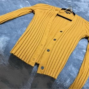 American eagle mustard colored sweater